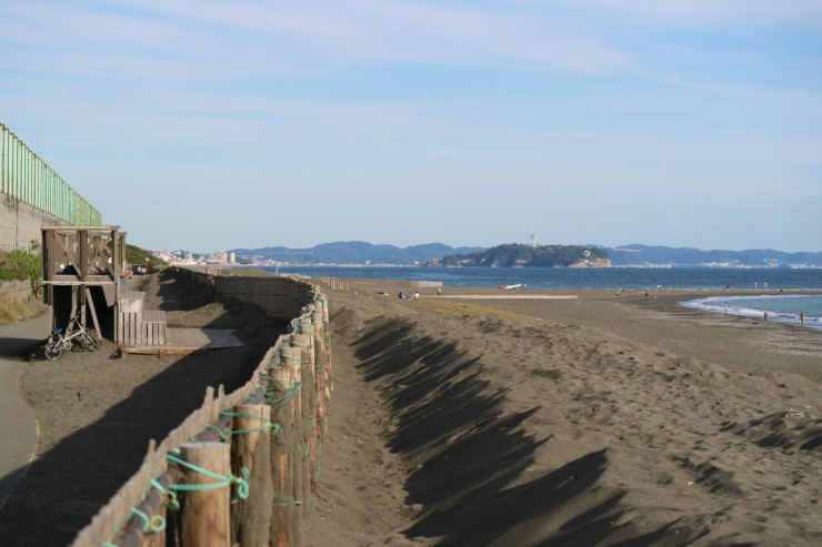 茅ヶ崎市 茅ヶ崎グリーンライオンズクラブがヘッドランドビーチで海岸清掃 湘南人