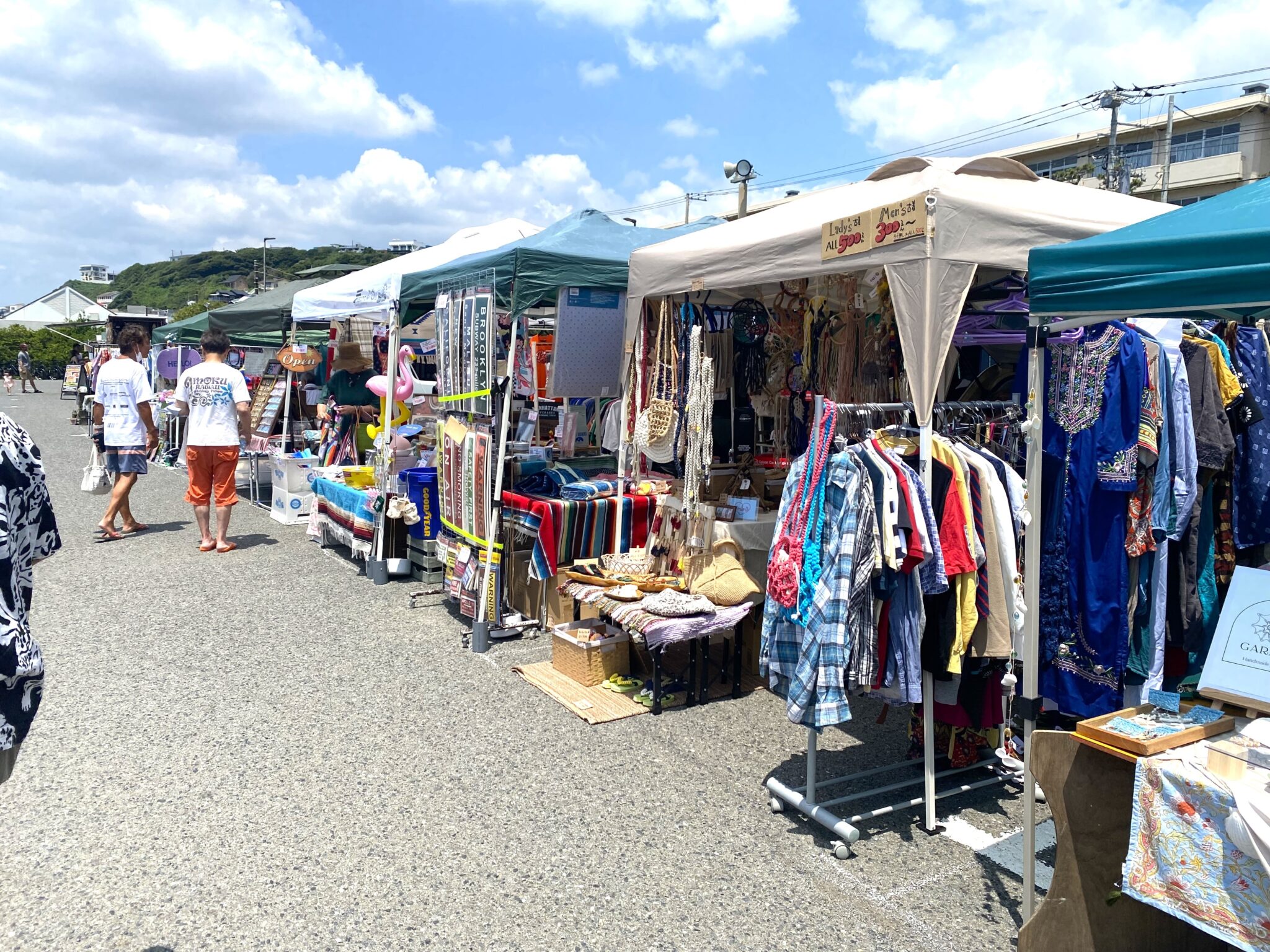 【鎌倉 イベントレポ】七里ヶ浜フリーマーケット - ロケーション最高！日本で一番海に近いフリマ | 湘南人