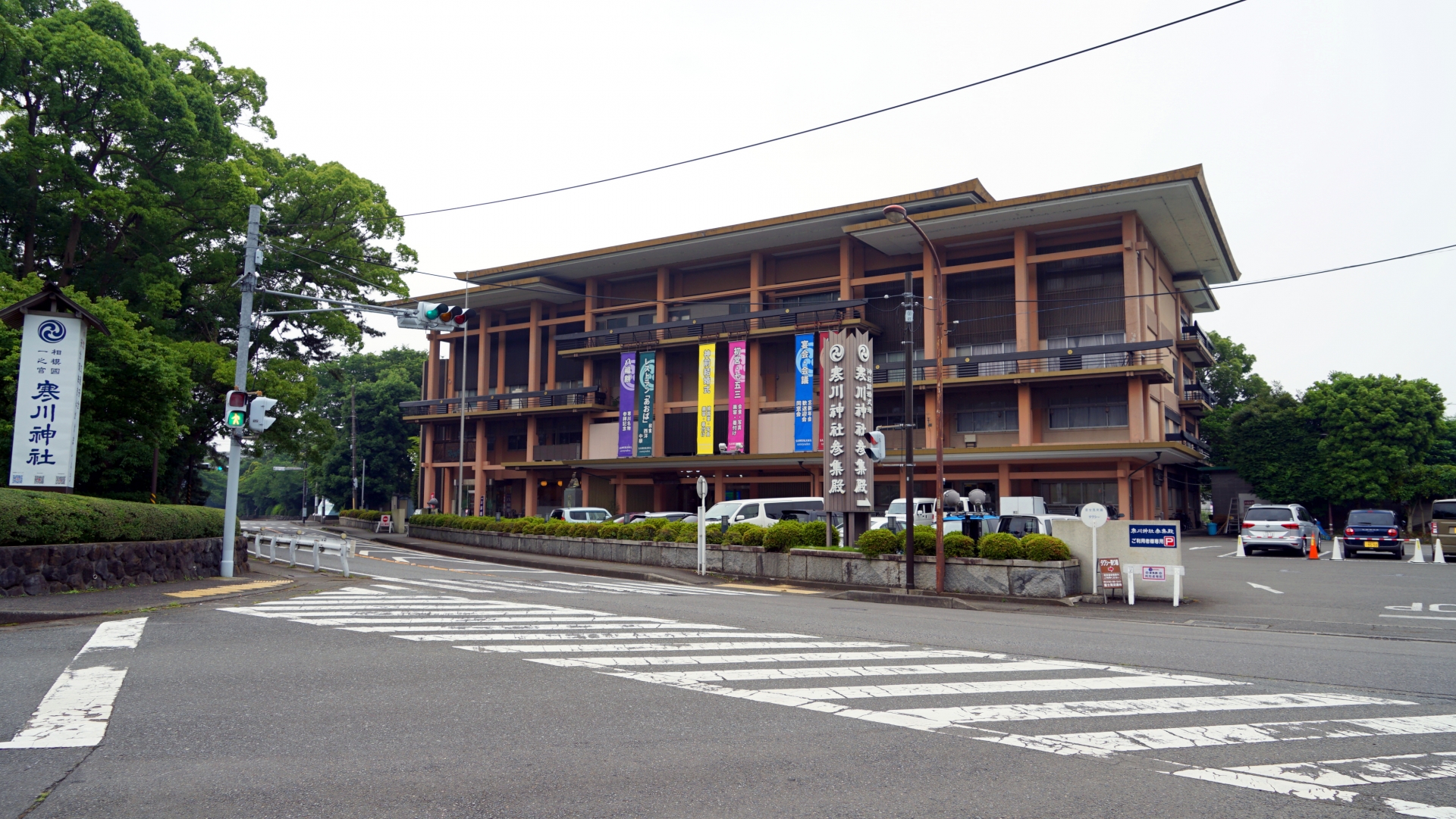 寒川神社の駐車場