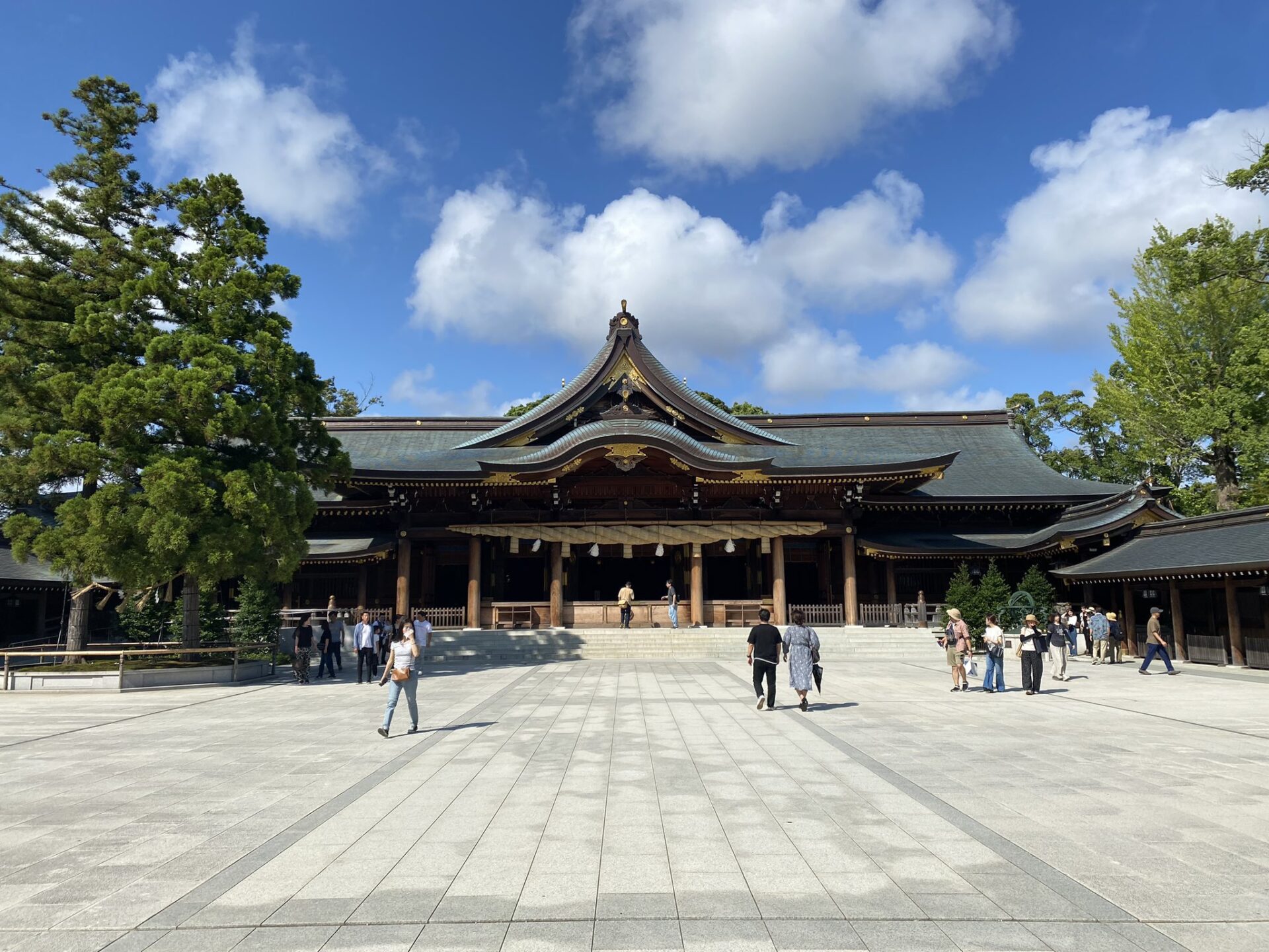 寒川神社本殿