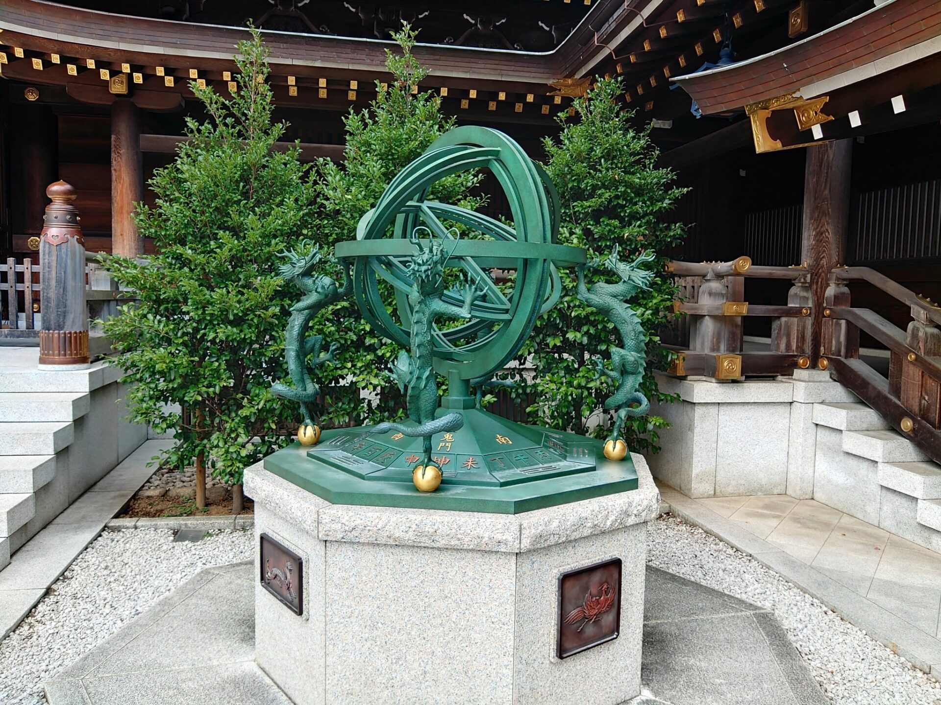 寒川神社の八方除け