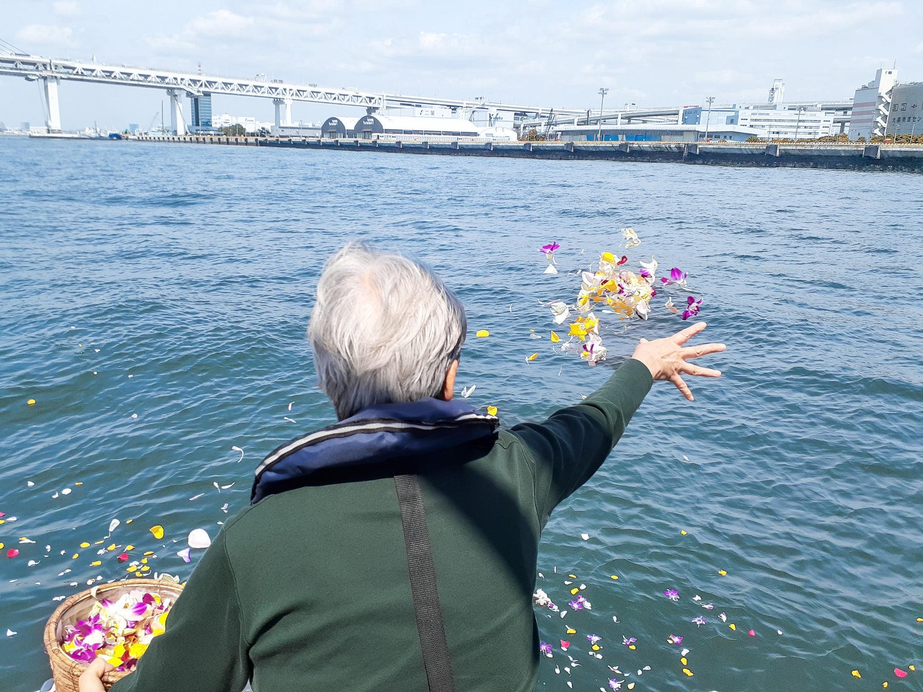 【横須賀市】海洋記念葬シーセレモニー、横須賀で散骨船増加！