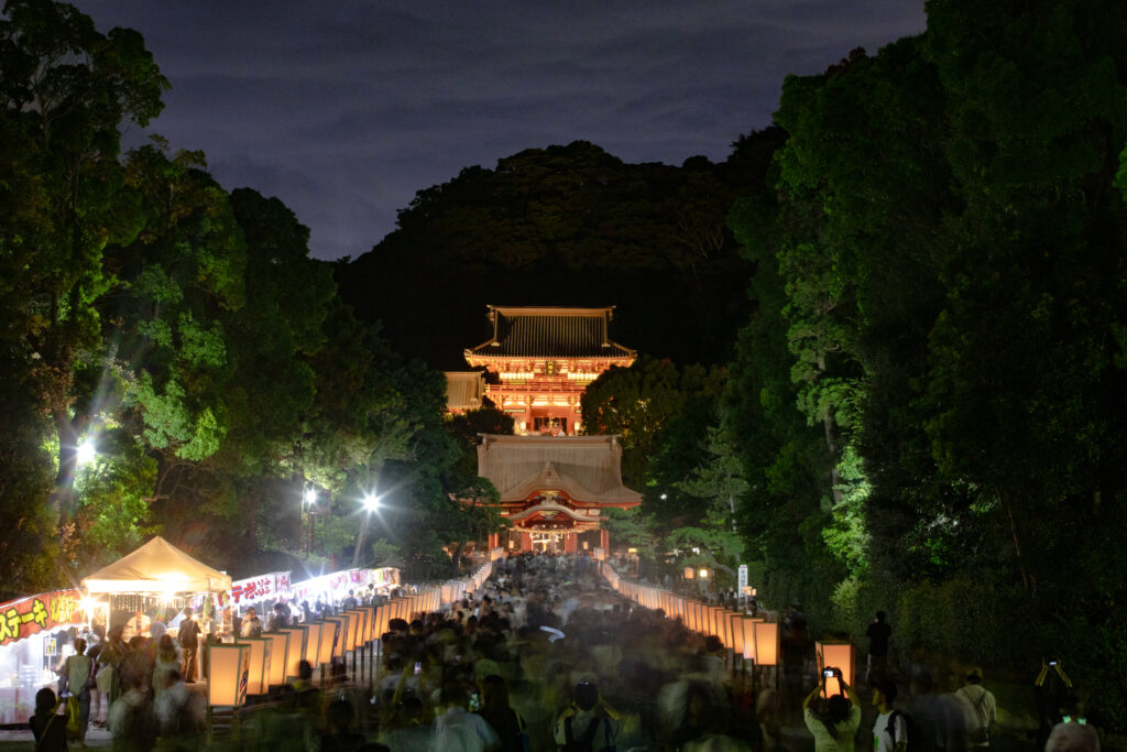 鎌倉市】2025年 鶴岡八幡宮 ぼんぼり祭（8月6日～9日開催） | 湘南人