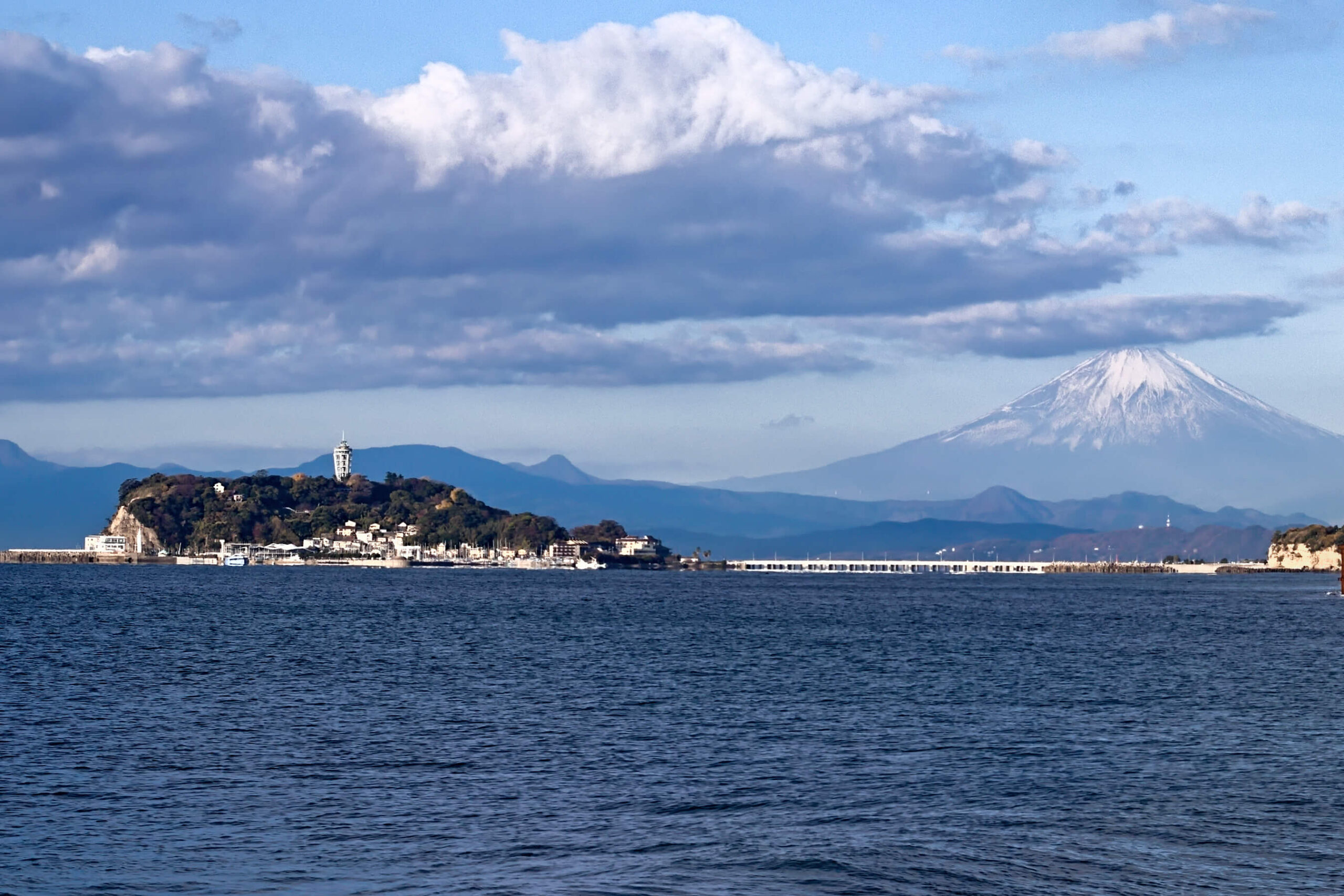 【鎌倉 観光スポットレポ】 七里ガ浜 - 澄んだ冬の青と静けさの絶景 | 湘南人