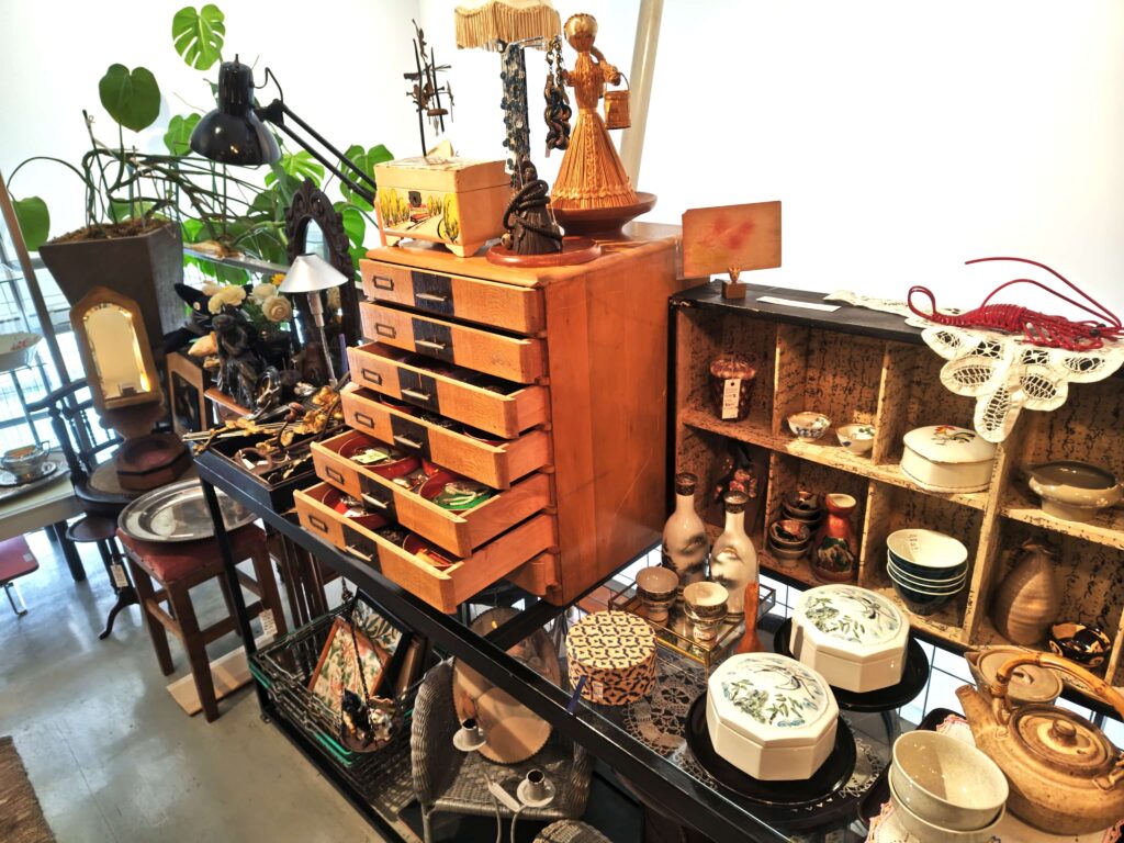 2026年最新】湘南エリアでアンティーク家具・古道具・リユース品が