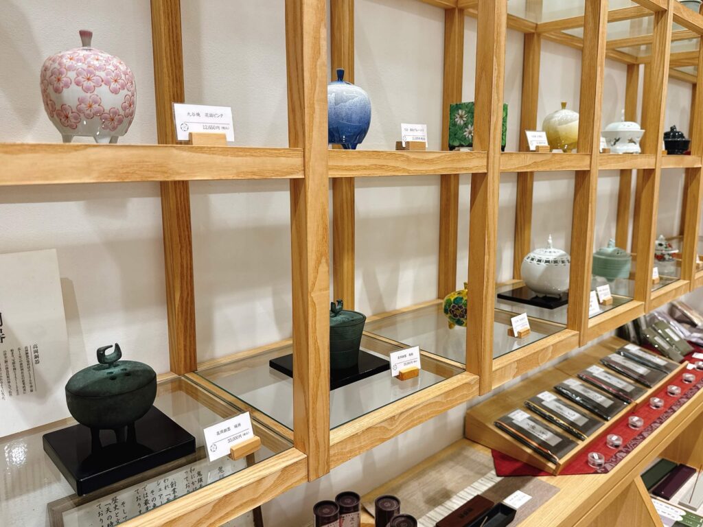 鎌倉 ショップレポ】香司 鬼頭天薫堂 - 鎌倉の魅力と香りの文化が