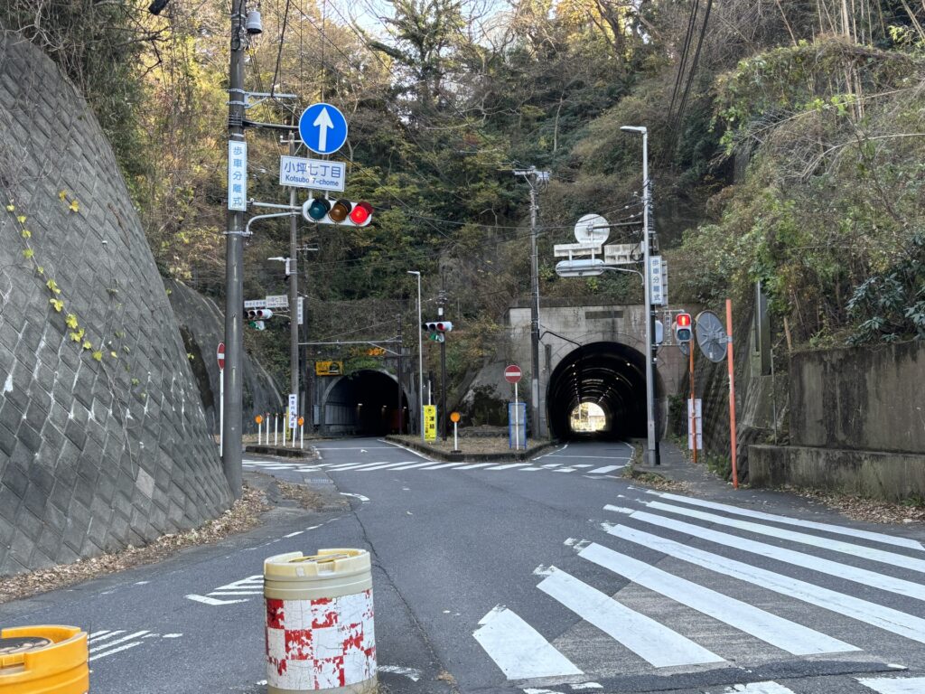 小坪 海岸 トンネル