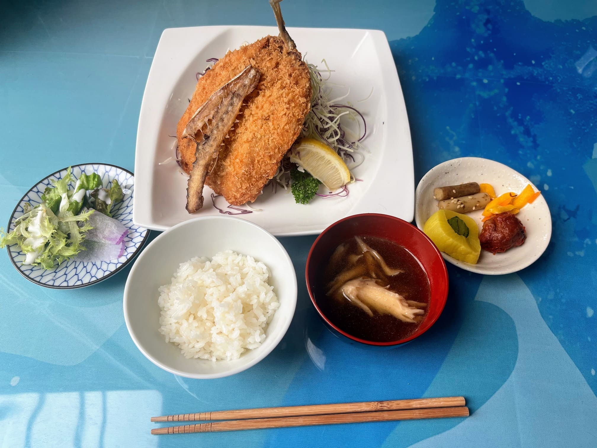鎌倉 グルメレポ】うみねこ食堂 - 材木座海岸近くにオープン！魚を知り