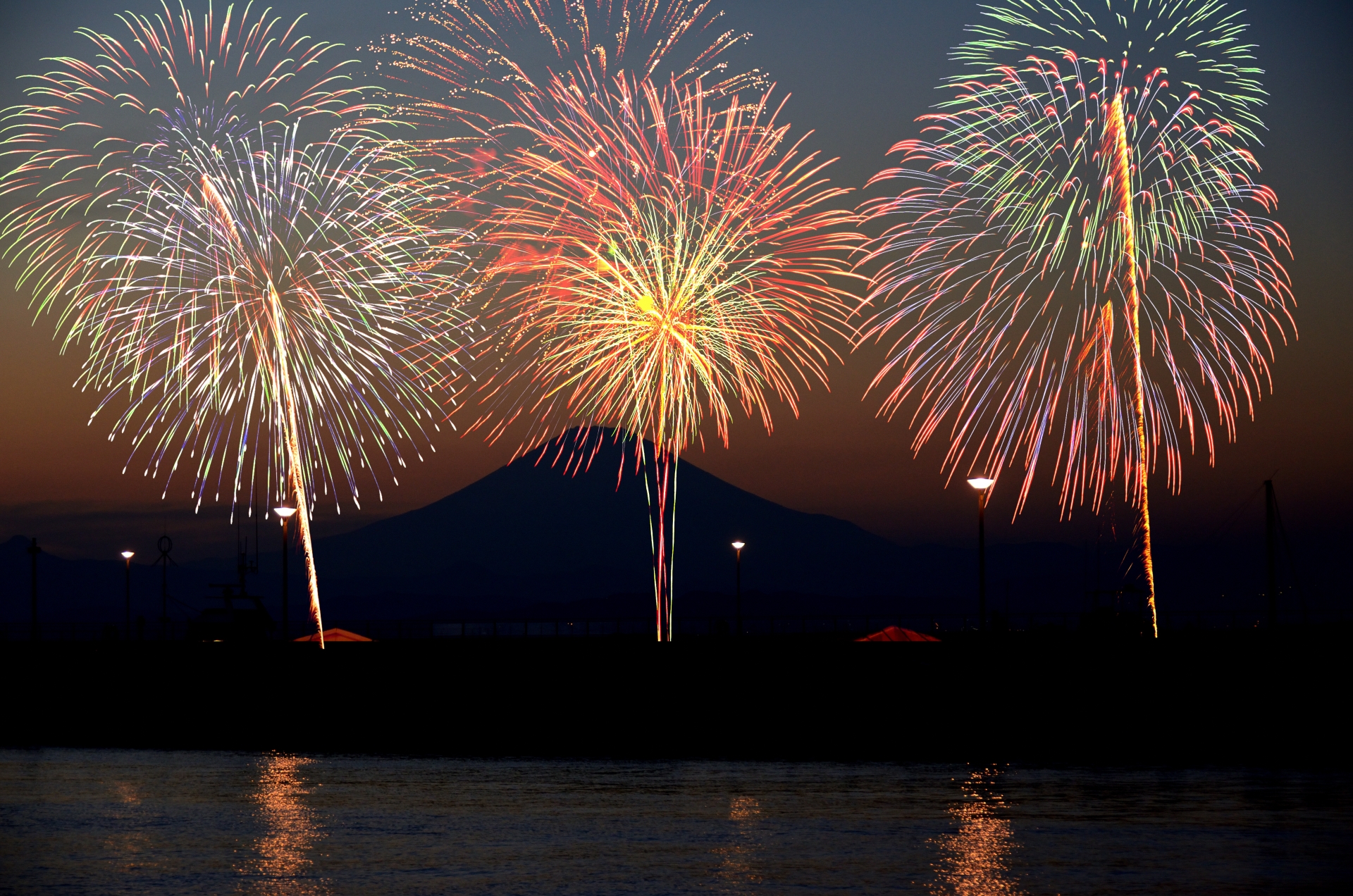 2026年最新】今年はどこへ行く？湘南エリア花火大会まとめ｜開催日
